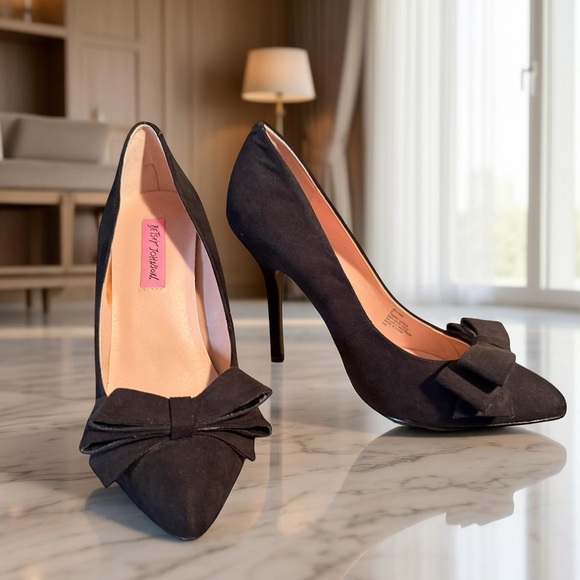 Betsey Johnson Shoes - Betsey Johnson NWOT Sz 9 Elegant Black Faux Suede Women's Heels with Bow (SH186)